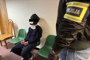 „Nie stanie przed sądem”. Prokuratura chce umorzyć sprawę Mieszka R. w sprawie brutalnego zabójstwa siekierą na UW